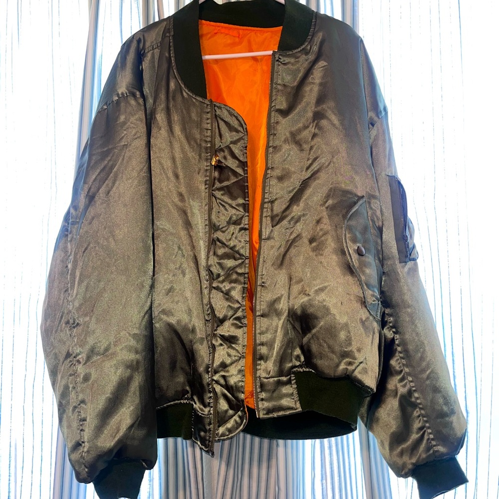 XL men’s green flight jacket